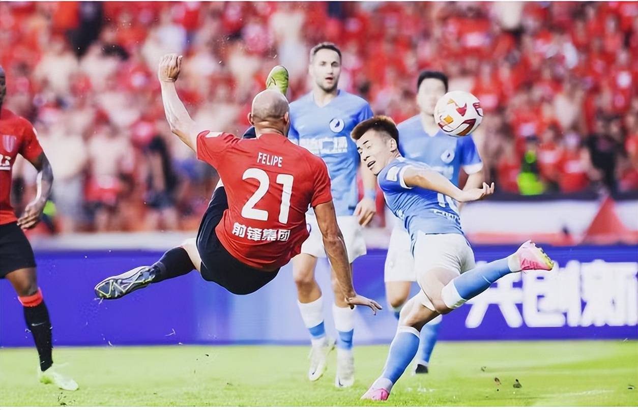 KAIYUN SPORTS-赛地聚焦：法国杯关键时刻热度飙升；成都蓉城复出首秀；气氛紧张；阵容厚度经受考验(七月6日成都蓉城对南通赛前发布会)