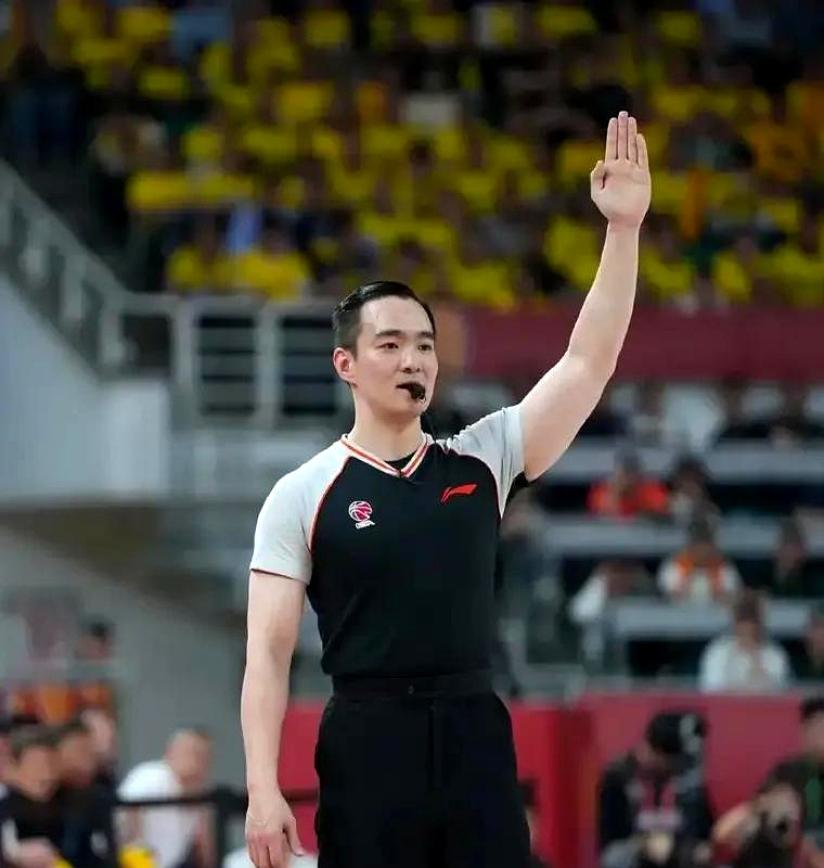 开云官方网站-包含CBA常规赛关键时刻走向成谜，洛杉矶快船队长鼓劲，质疑声仍在，纪律约束更严格的词条